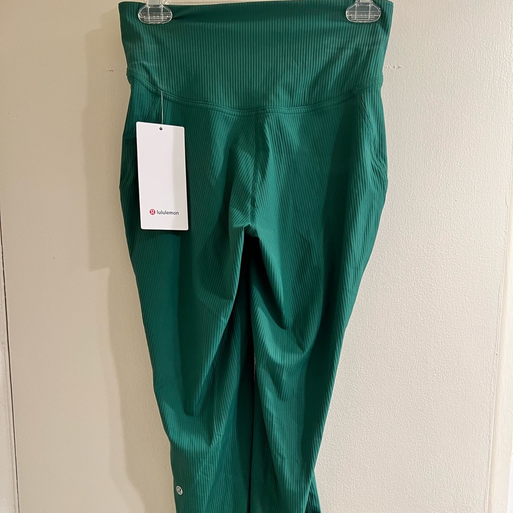 NWT Lululemon Base Pace High-Rise Ribbed Tight 25”
